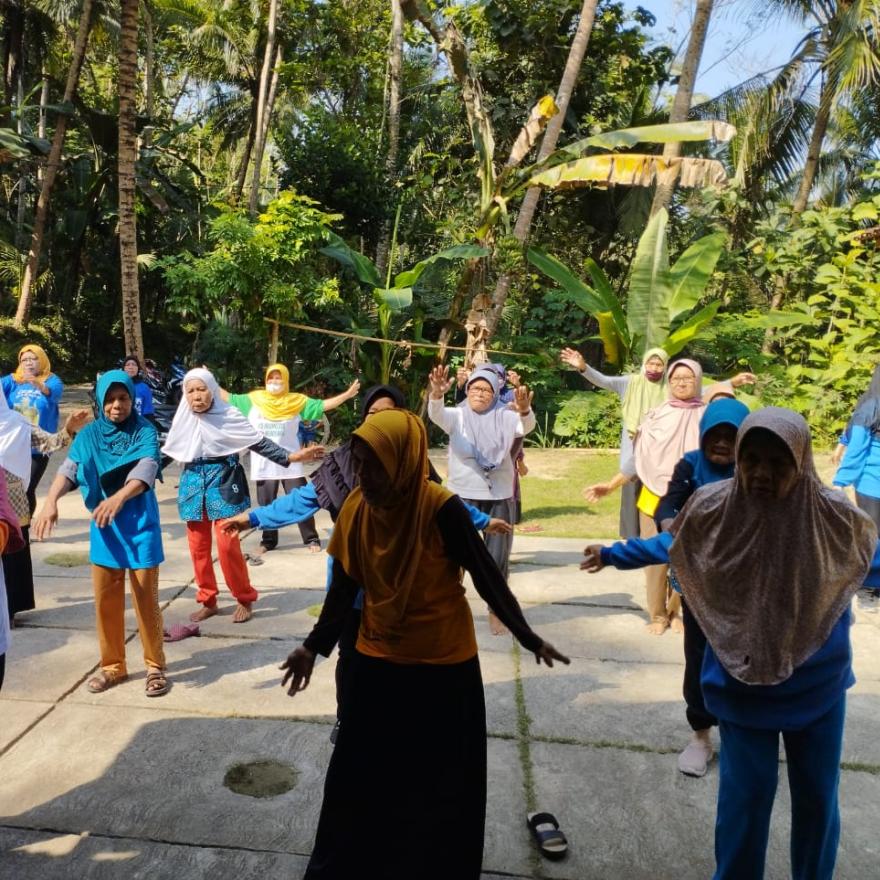 Pertemuan Lansia Padukuhan Anjir : Masih Dalam Suasana Meramaikan Hari Lansia Nasional 2023